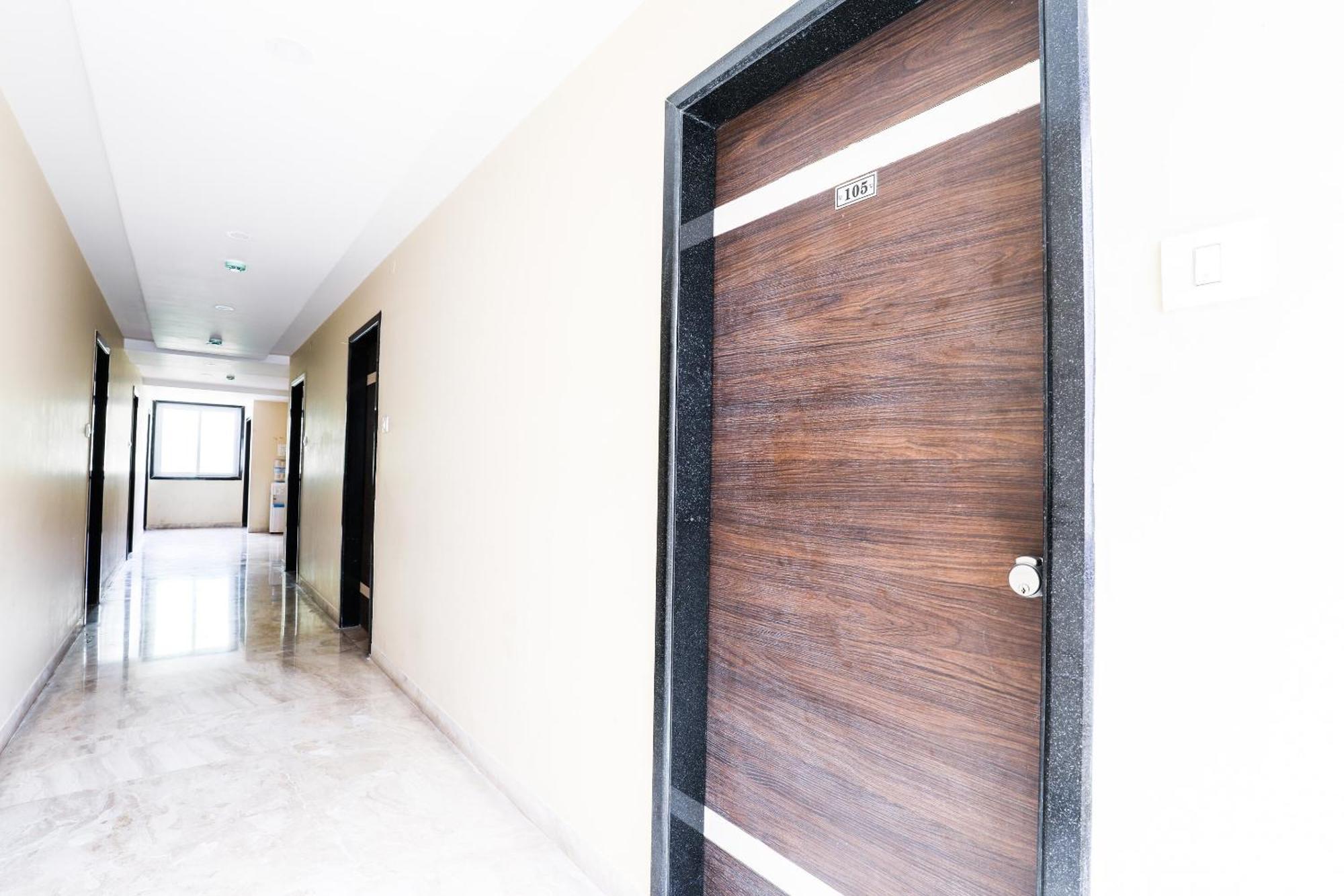 Hotel OYO 14244 Loya Legend Hyderabad Exterior foto
