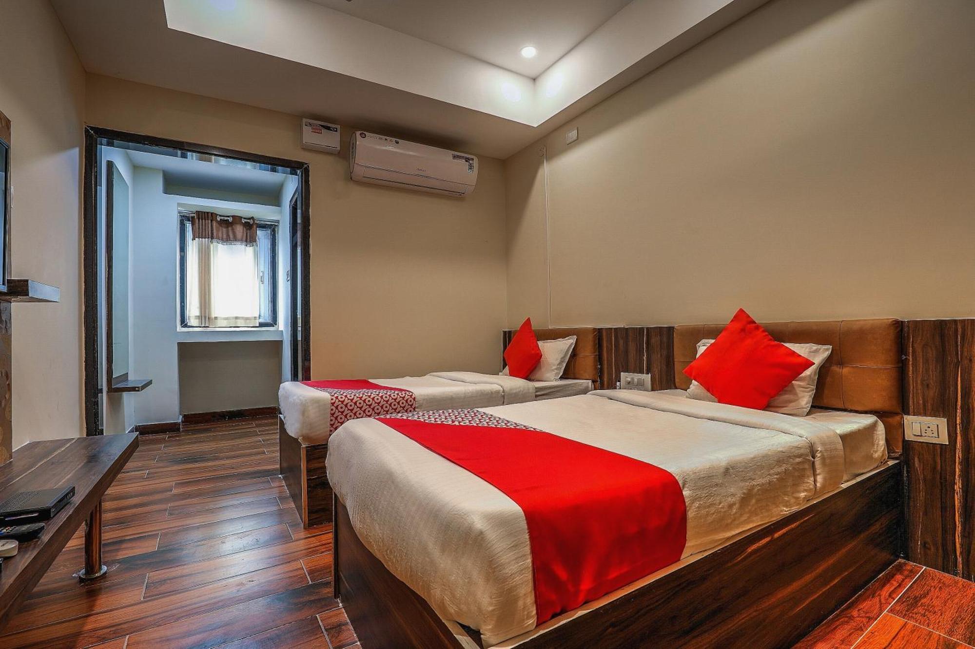 Hotel OYO 14244 Loya Legend Hyderabad Exterior foto